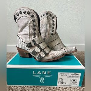 Lane Showdown Bootie in Alabite/Ceramic Crackle. Size 7